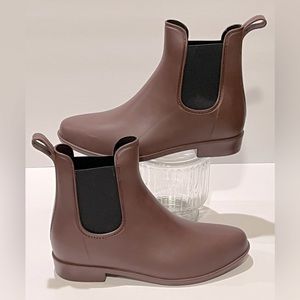 🆕 Woman wine color rain boots - size 6